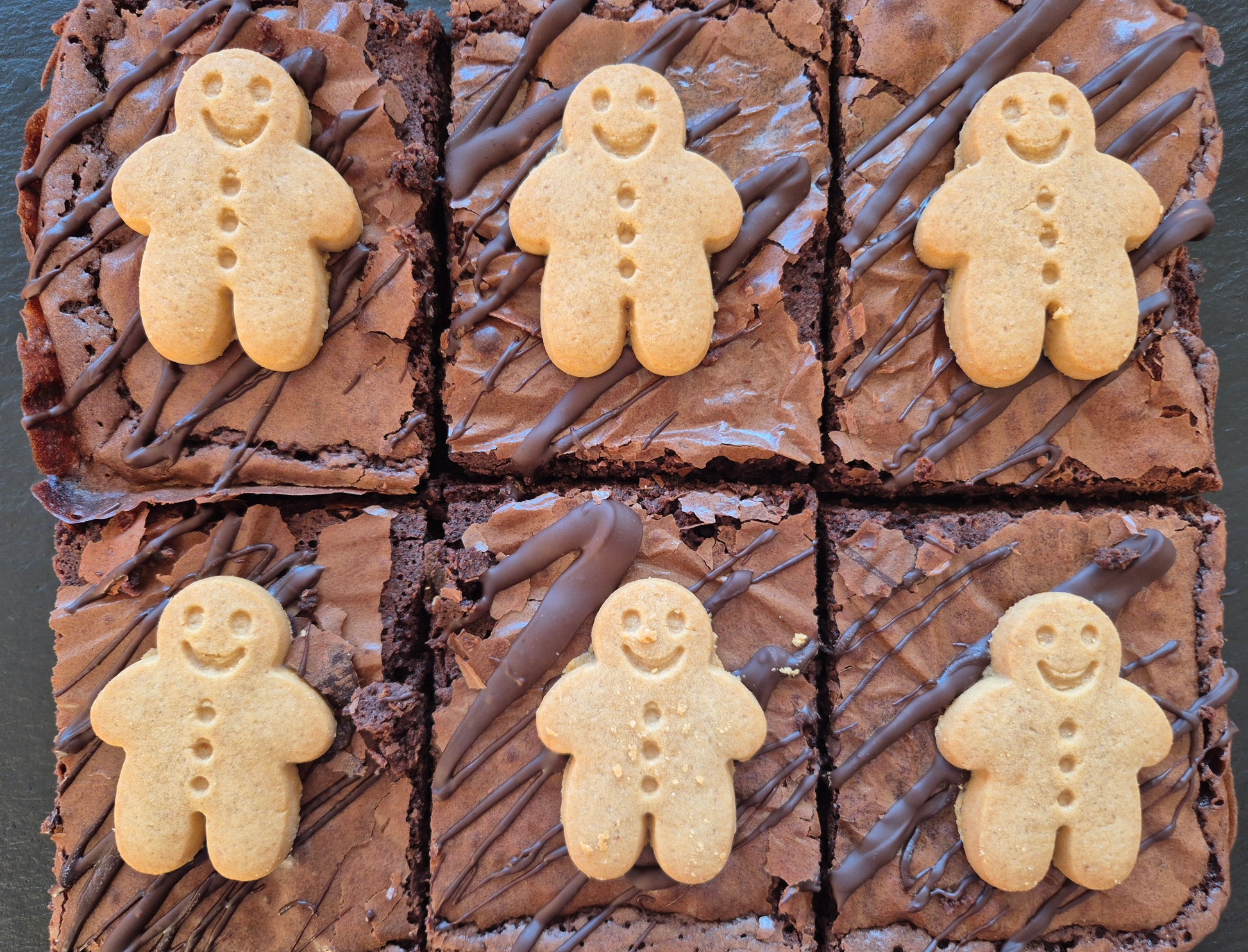 Six gingerbread brownies
