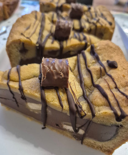 Tray of 4 twix cookie pie slices